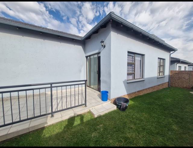 3 BEDROOM TOWNHOUSE TO LET IN PARKRAND